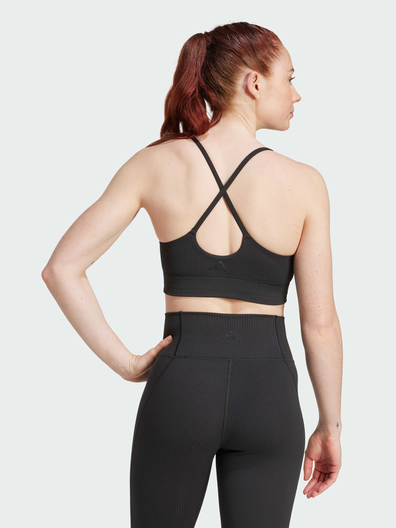 Спортивный топ Adidas модель JL5541 Фото