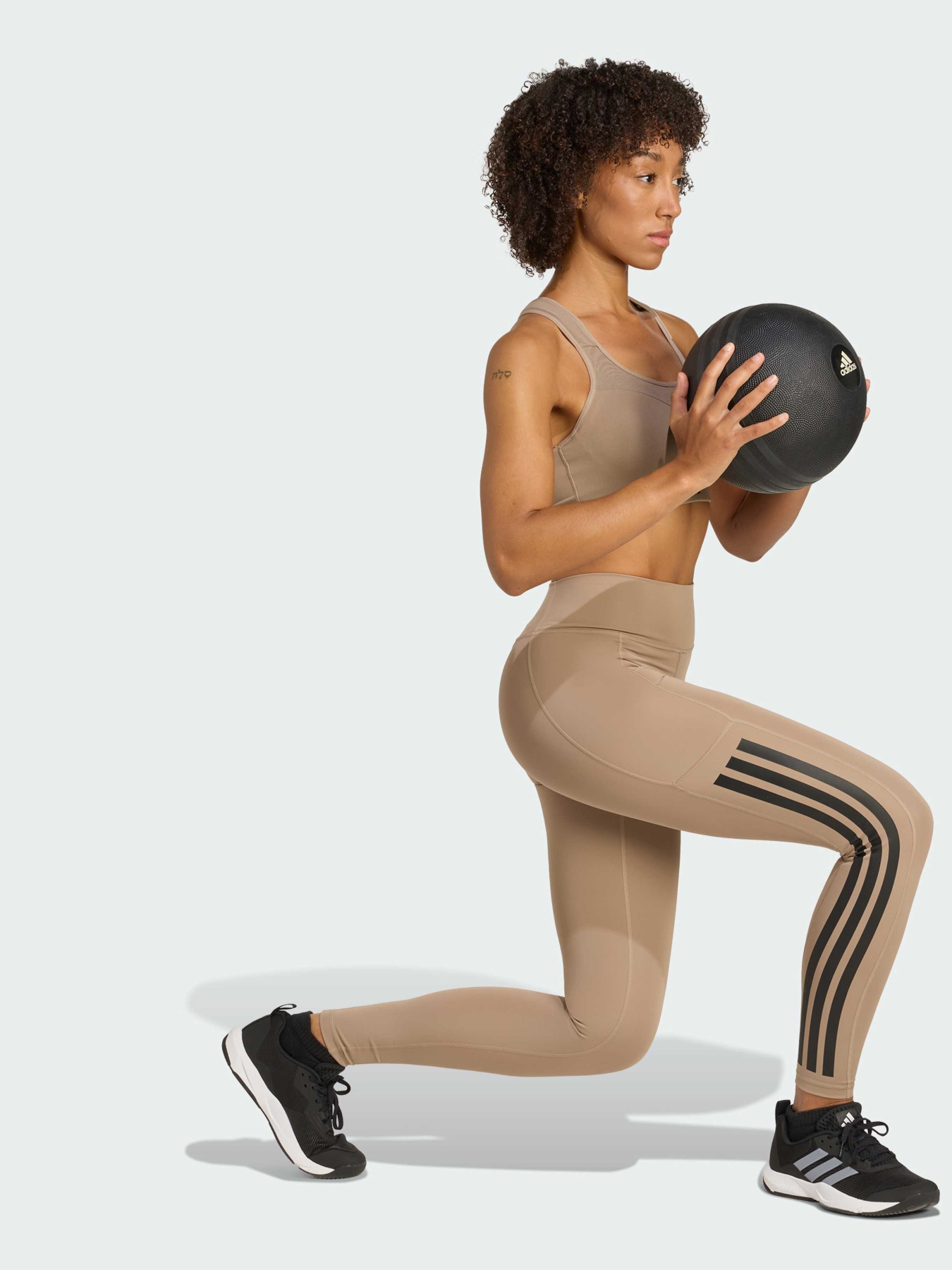 Топ спортивный Adidas модель JX8843 Фото