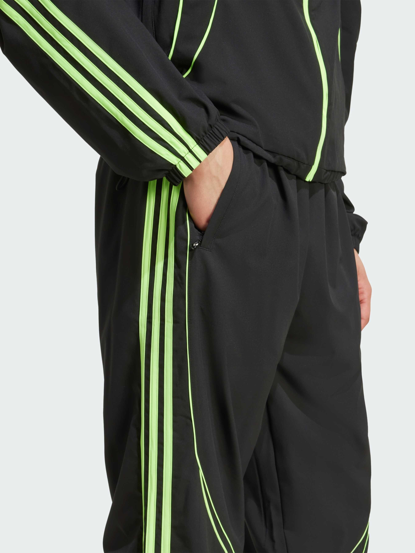 Брюки повседневные Adidas Adicolor модель JW5869 Фото