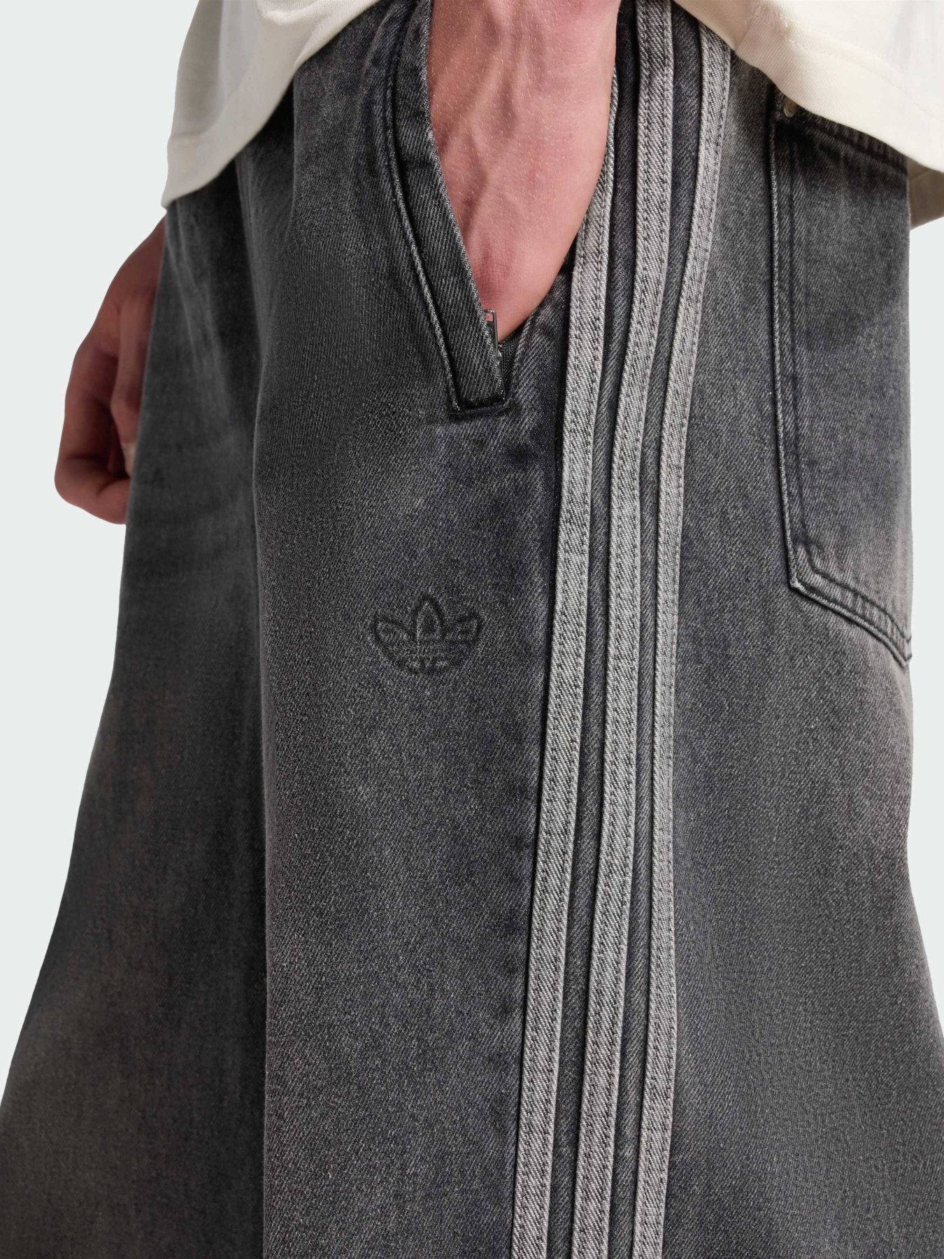 Широкі джинси Adidas модель KF8543 Фото