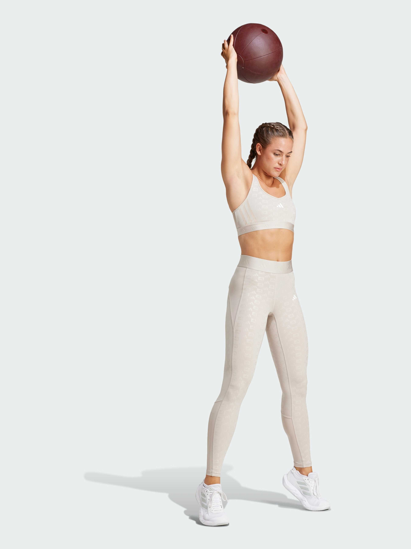 Топ спортивный Adidas модель IX3195 Топ спортивный Adidas модель IX3195 Фото