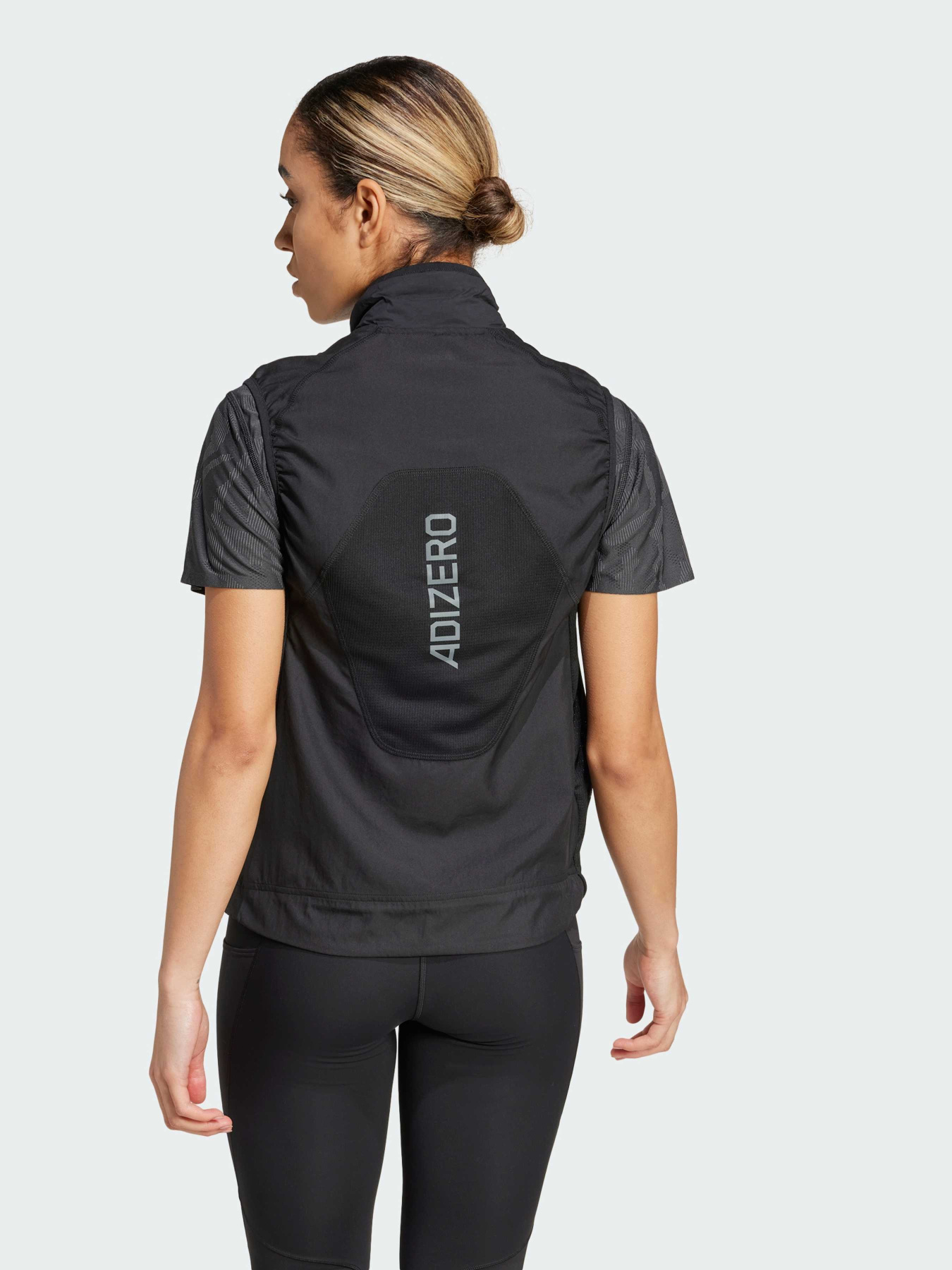 Утеплений жилет Adidas модель IX2823 Утеплений жилет Adidas модель IX2823 Фото