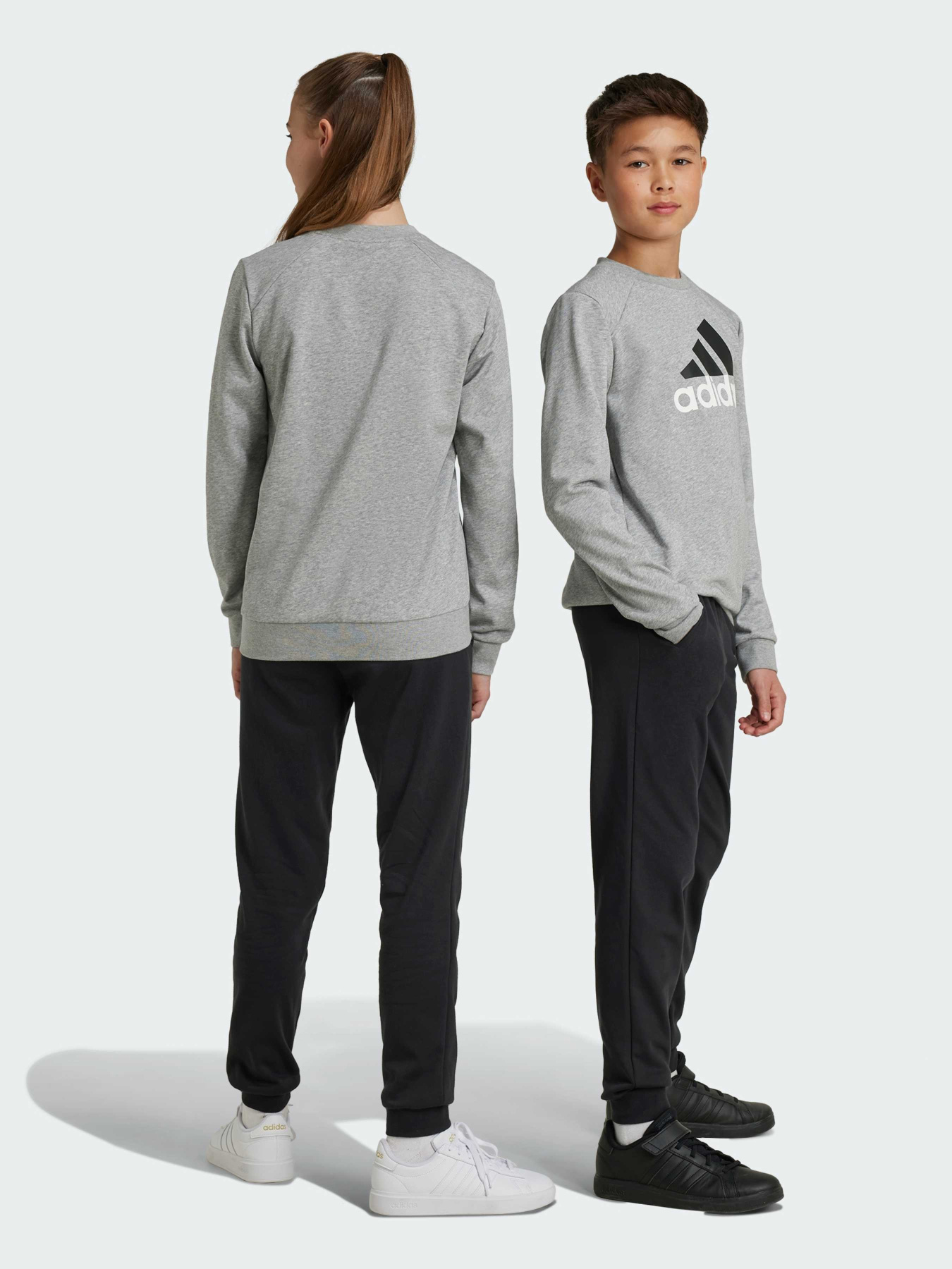 Спортивний костюм Adidas модель IY5430 Спортивний костюм Adidas модель IY5430 Фото