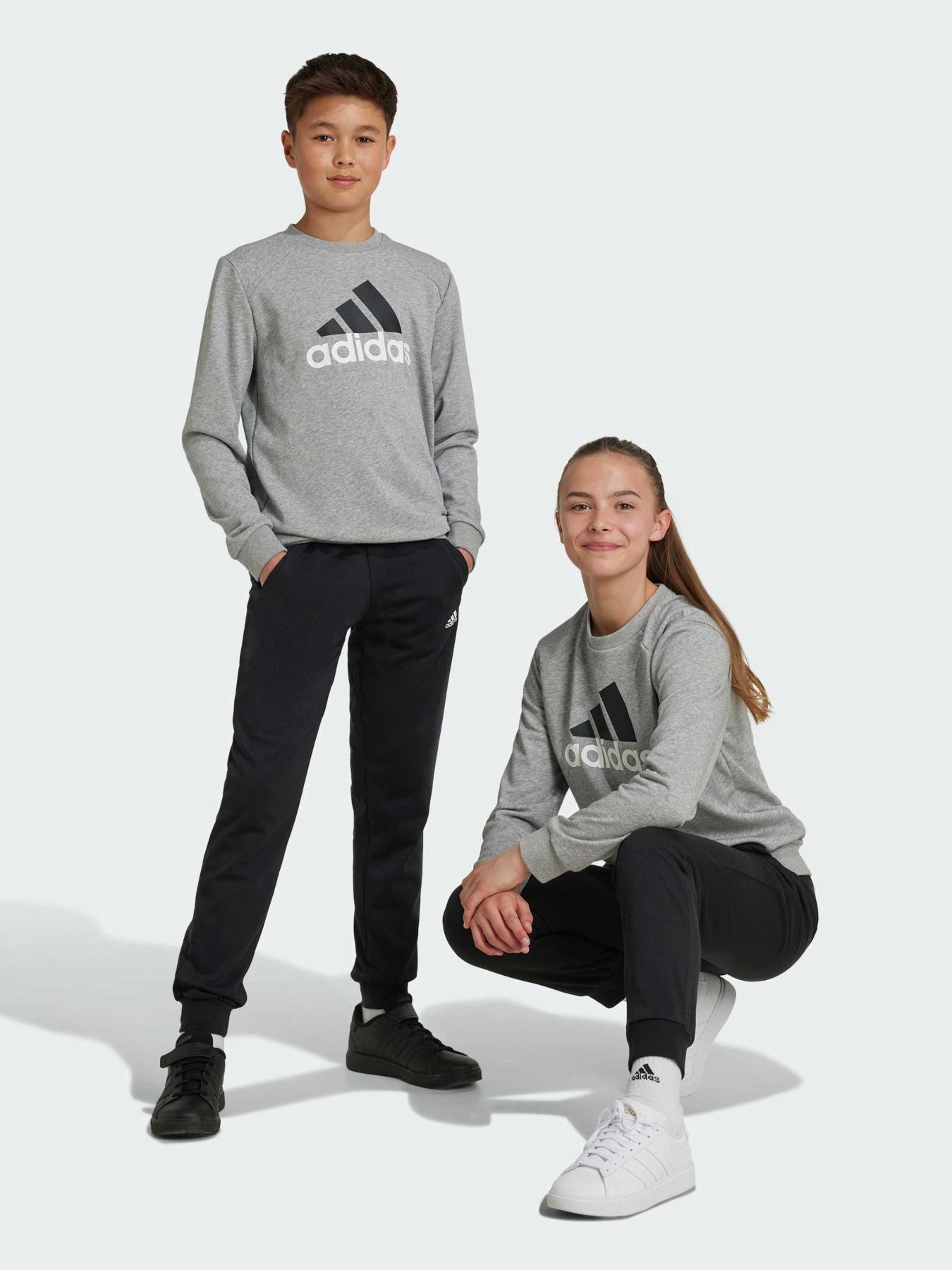 Спортивний костюм Adidas модель IY5430 Спортивний костюм Adidas модель IY5430 Фото