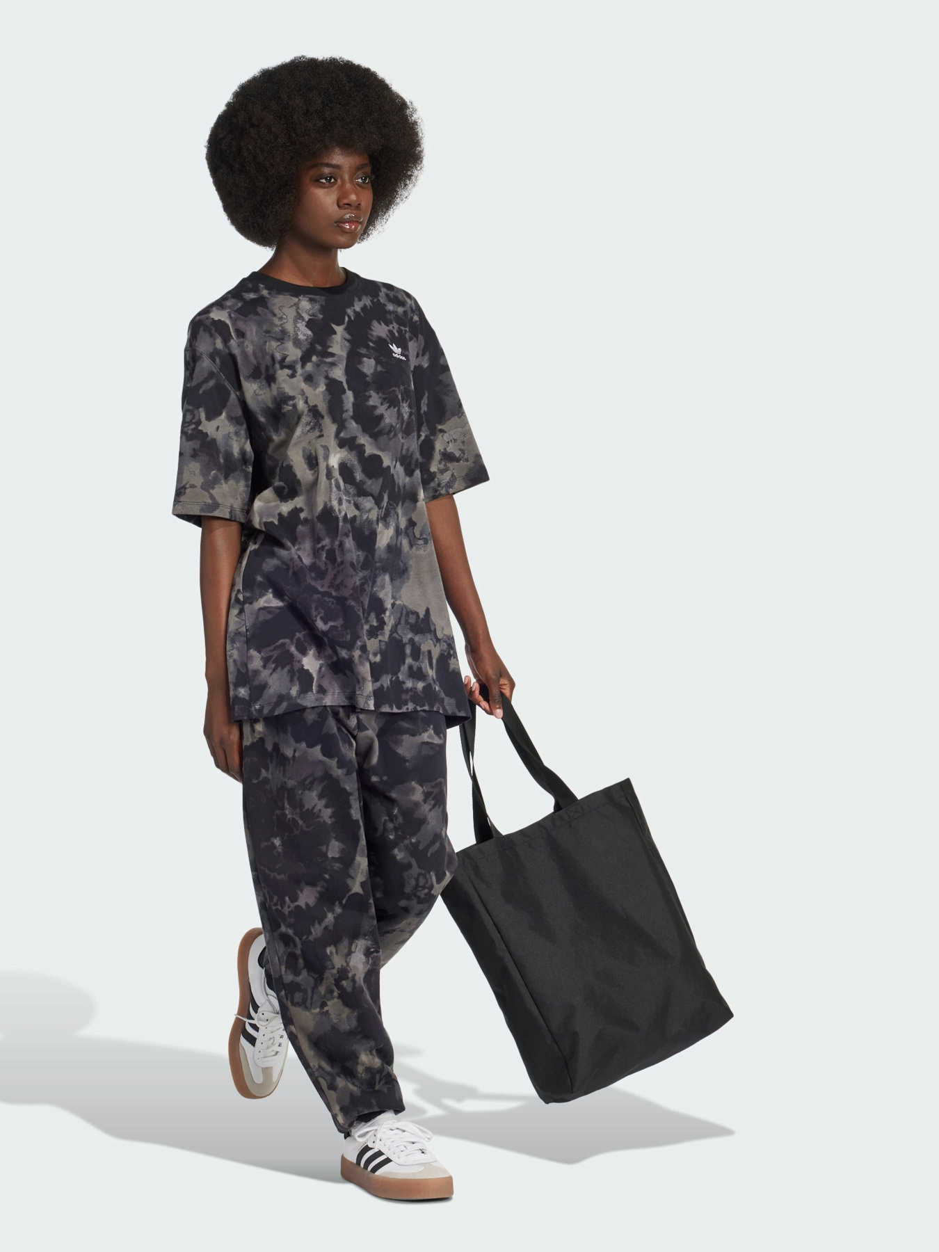 Футболка Adidas Graphics модель IY9447 Фото