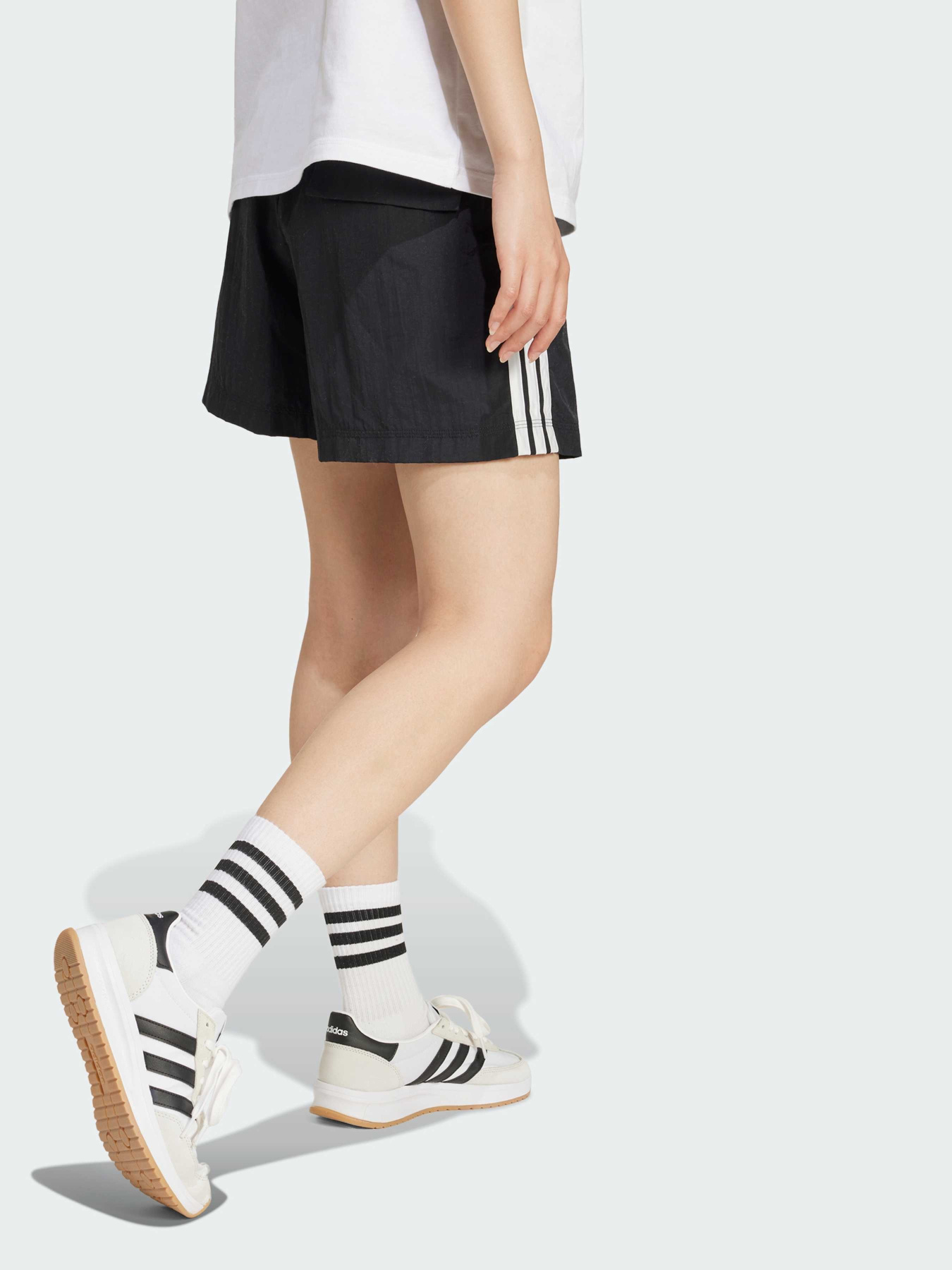 Шорты Adidas модель JE1309 Фото