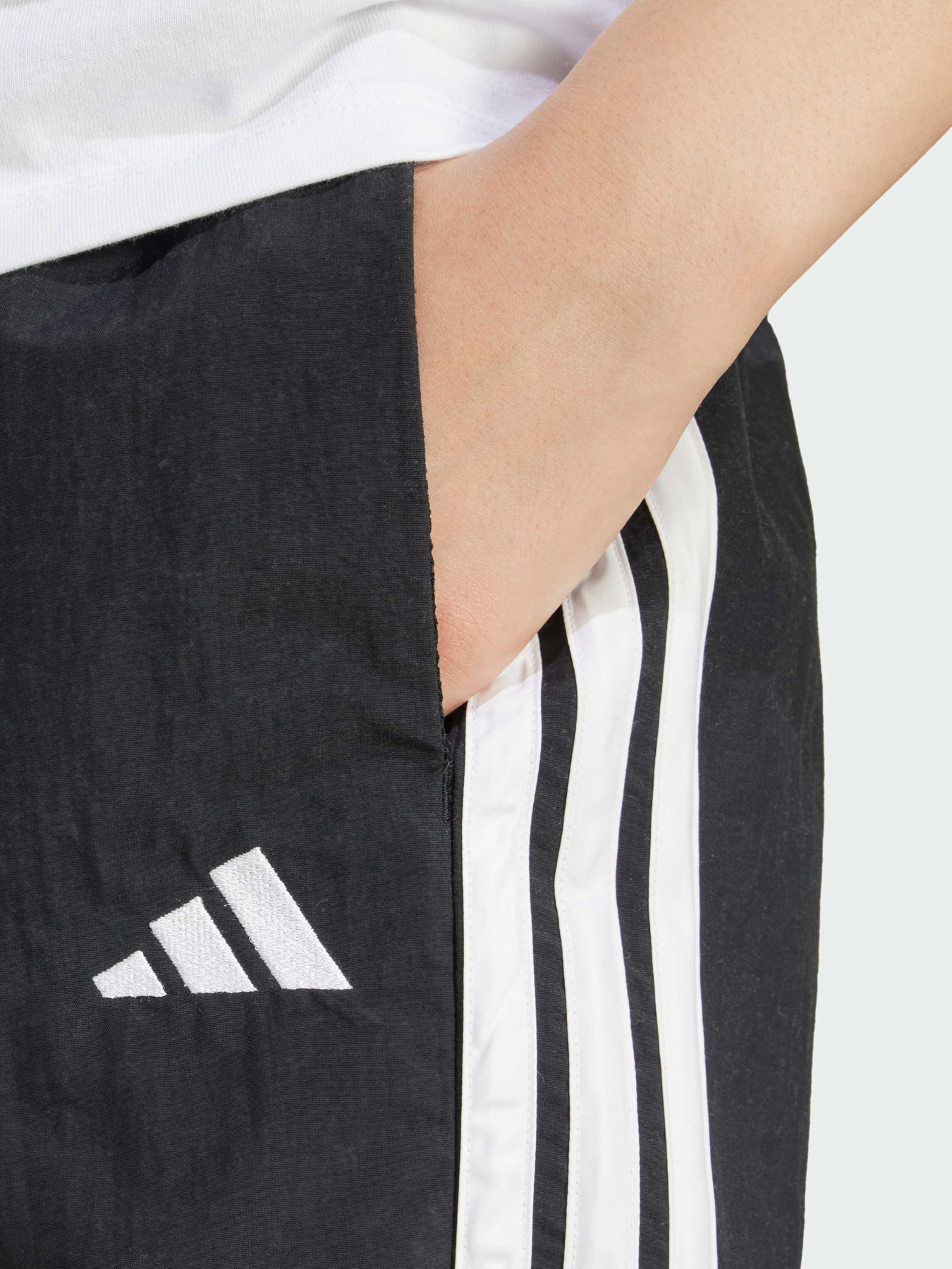 Повсякденні шорти Adidas модель JE1309 Повсякденні шорти Adidas модель JE1309 Фото