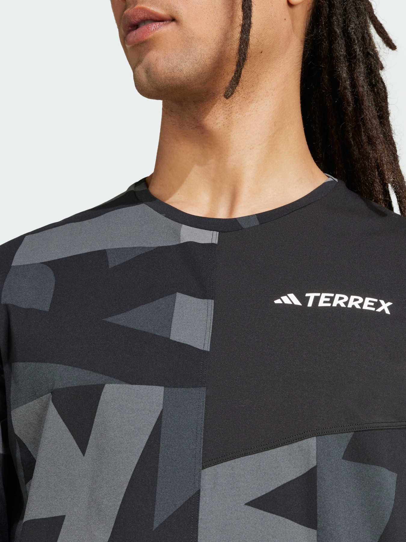 Футболка спортивная Adidas модель JE0390 Футболка спортивная Adidas модель JE0390 Фото