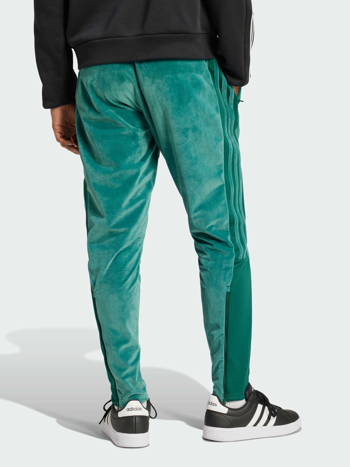 Повседневные штаны Adidas Tiro модель JF4245 Фото