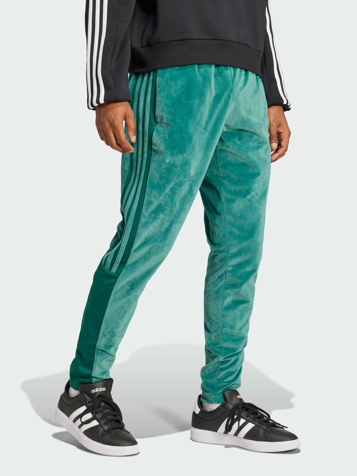 Повседневные штаны Adidas Tiro модель JF4245 Фото