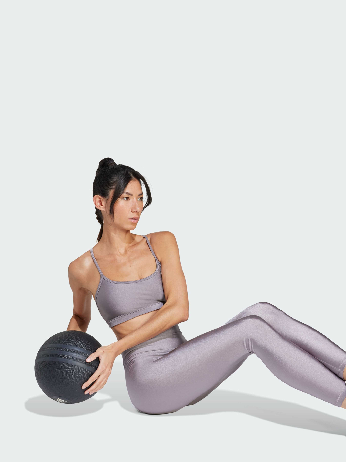 Спортивный топ Adidas модель JJ2605 Фото