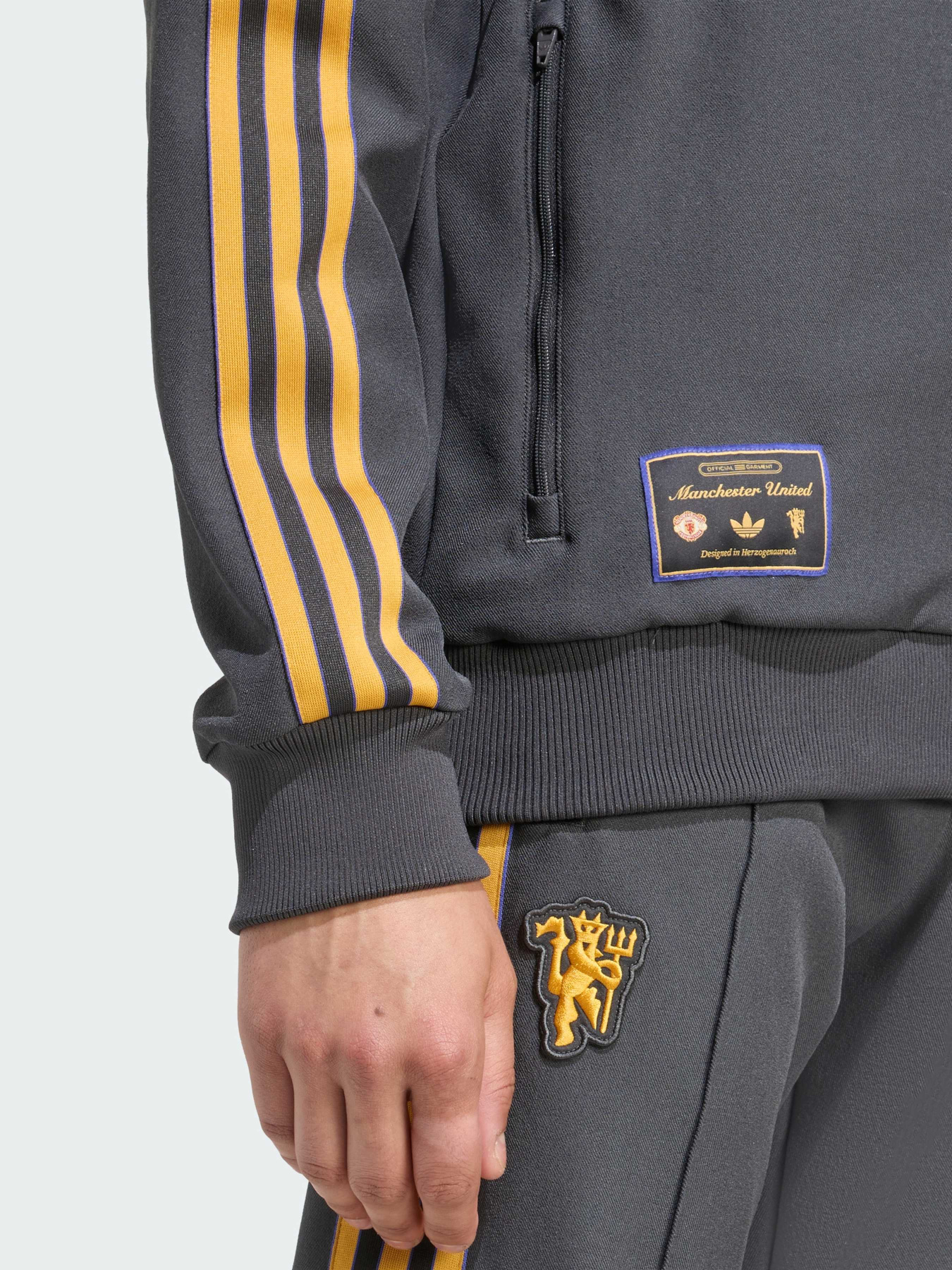 Спортивная кофта Adidas модель JN2816 Спортивная кофта Adidas модель JN2816 Фото