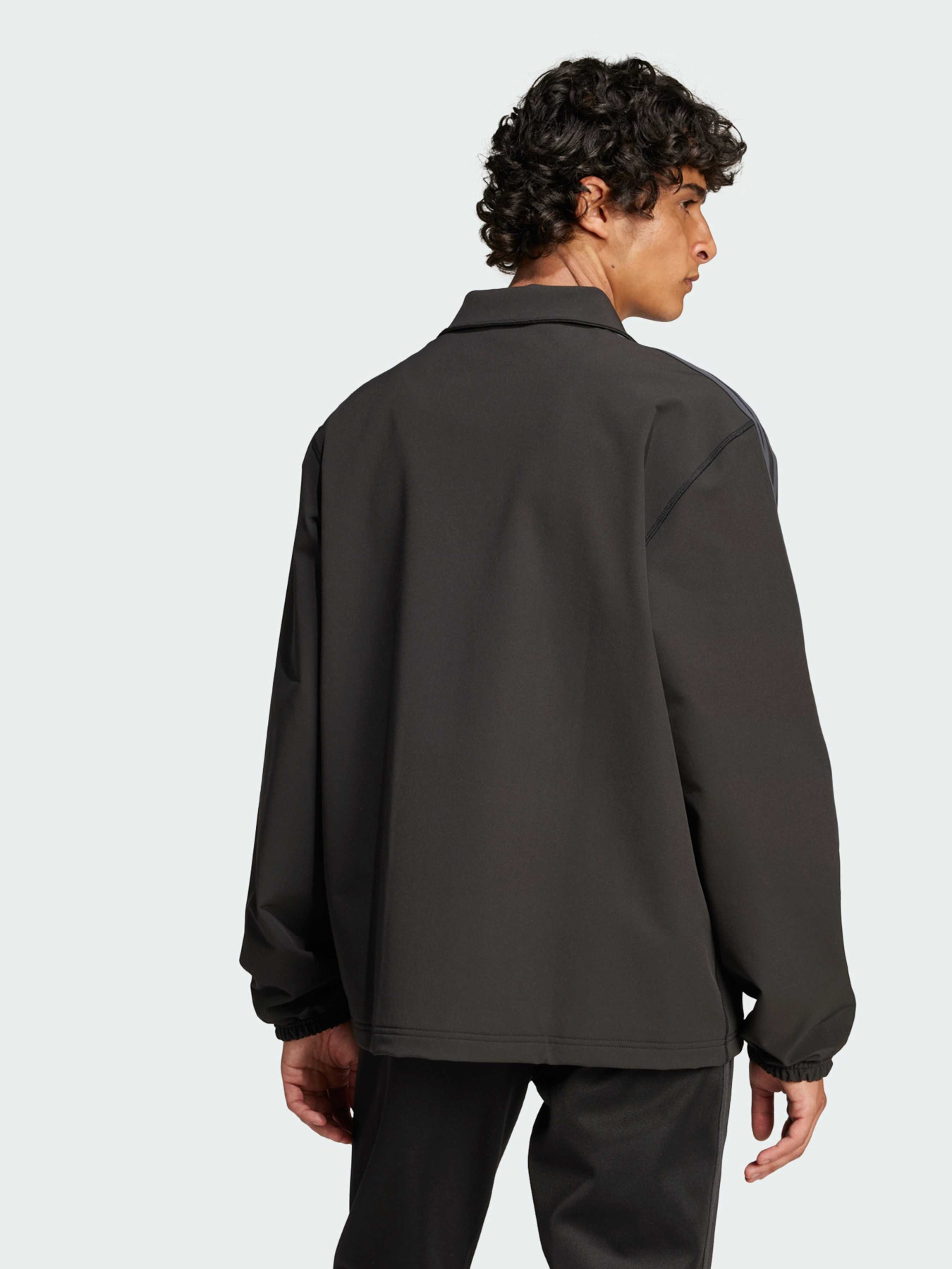 Ветровка Adidas модель JC7559 Ветровка Adidas модель JC7559 Фото