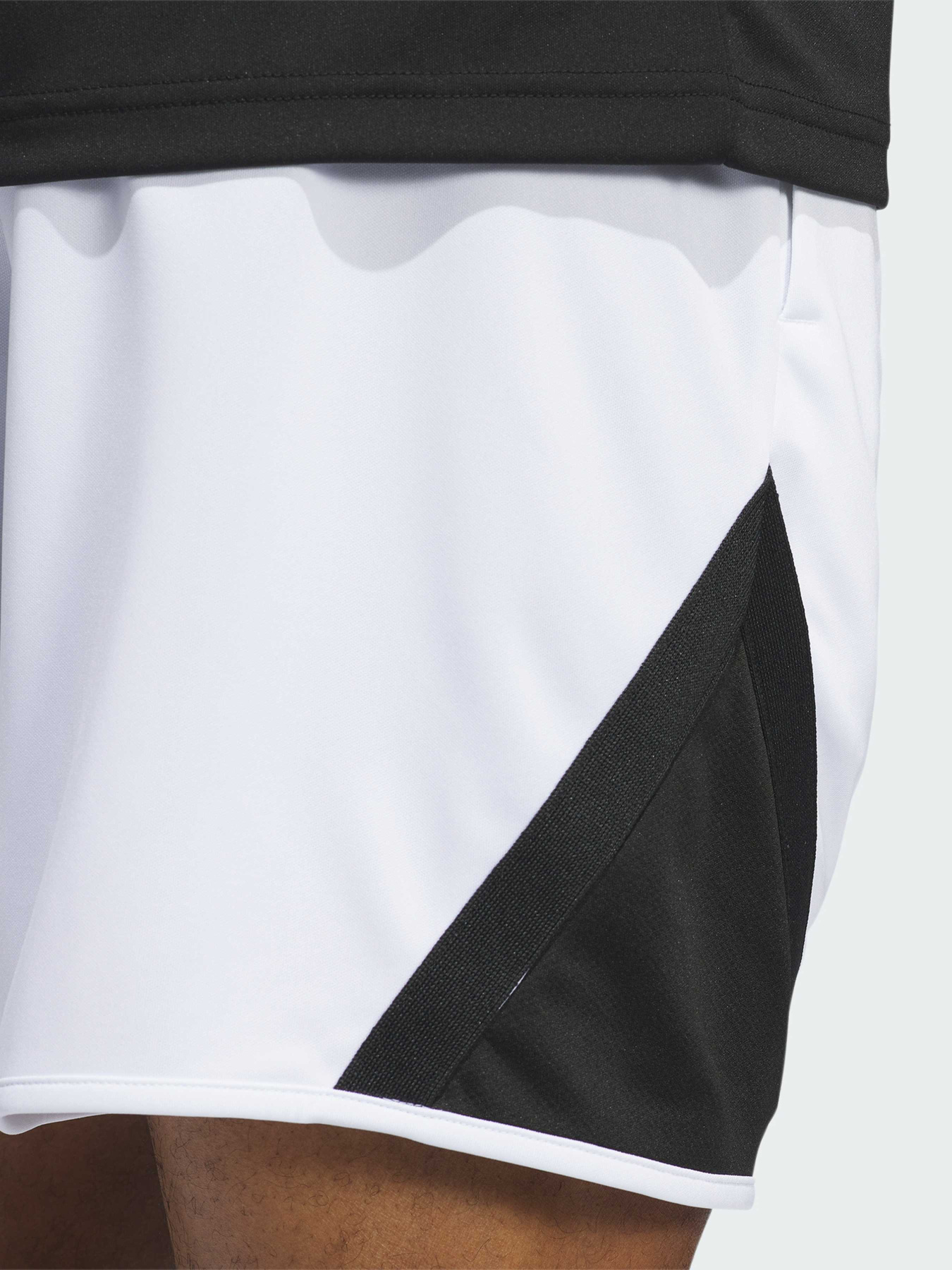 Шорти спортивні Adidas модель IX1849 Фото