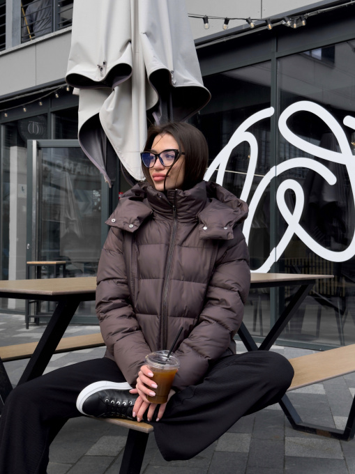 Пуховик UVENTUM модель DV-009-BRN Фото