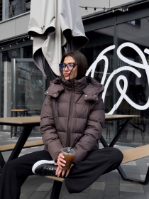 Пуховик UVENTUM модель DV-009-BRN Фото