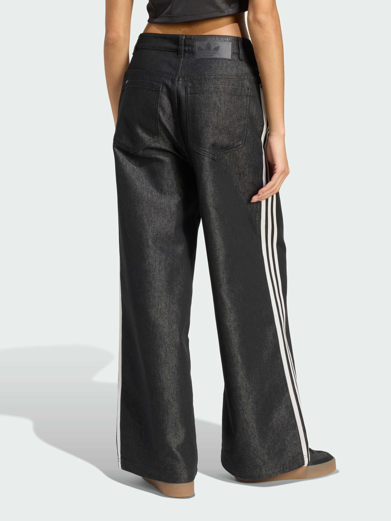 Широкие джинсы Adidas модель KE9799 Широкие джинсы Adidas модель KE9799 Фото