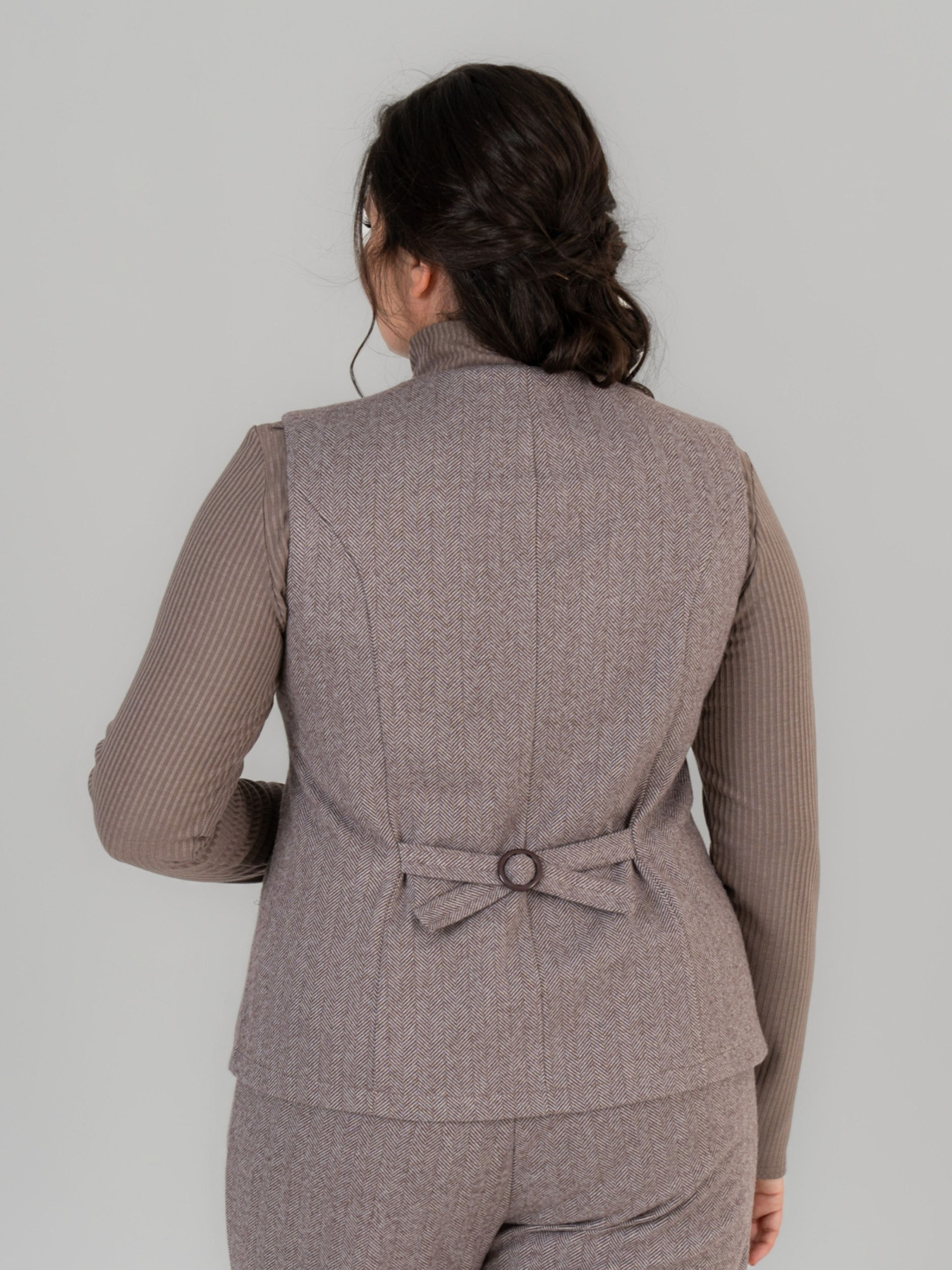 Класичний жилет All Posa модель ap102054p-korichnevij Фото