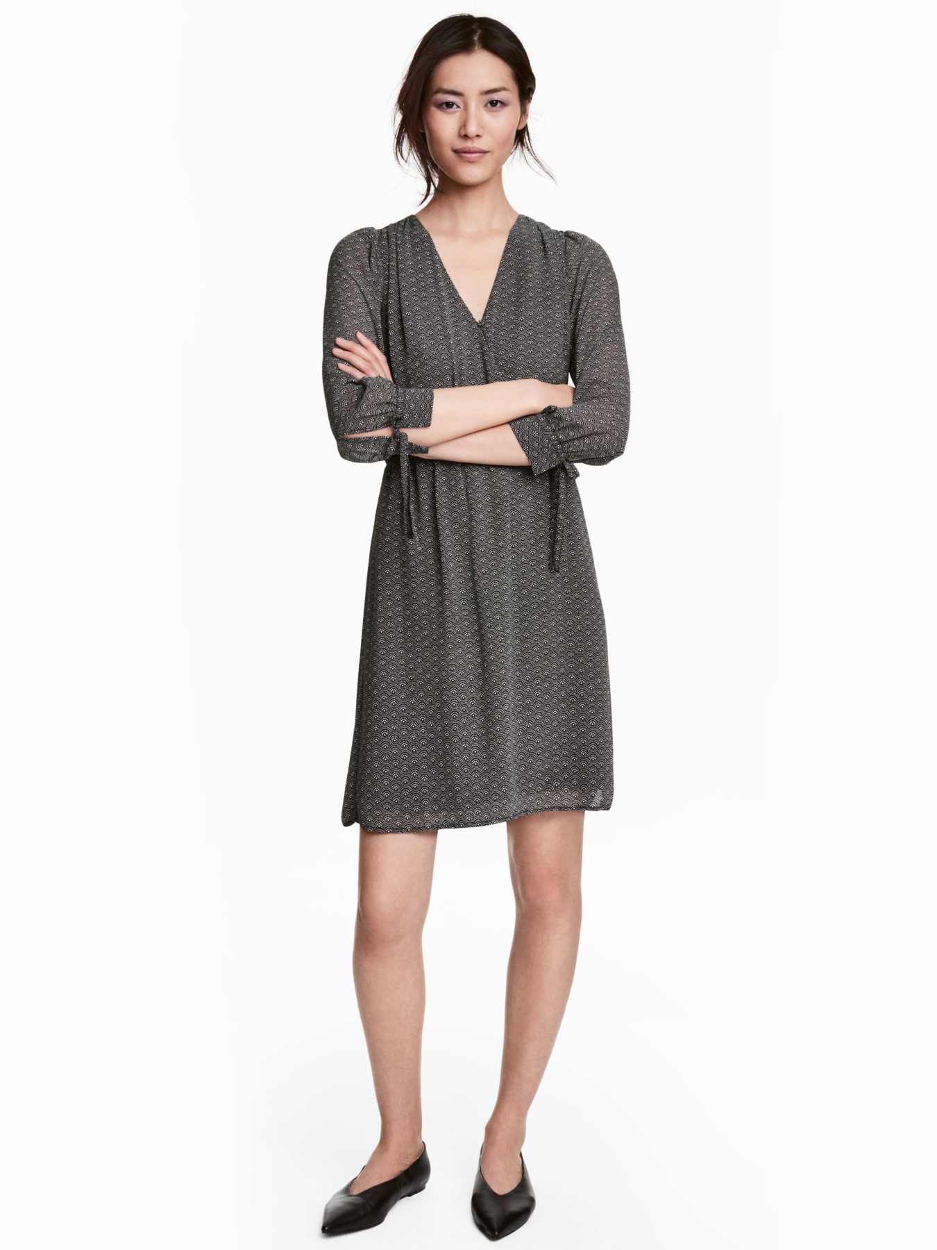 Платье мини H&M модель 12-4529835_черно-белый узор Фото