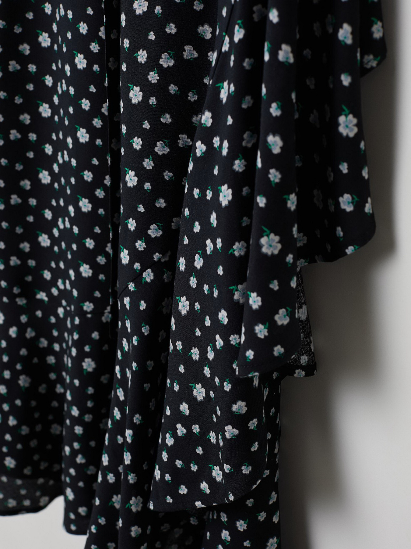 Платье мини H&M модель 6492747log_Черный Фото