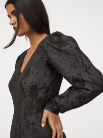 Платье мини H&M модель 9285162bar_Черный Платье мини H&M модель 9285162bar_Черный Фото