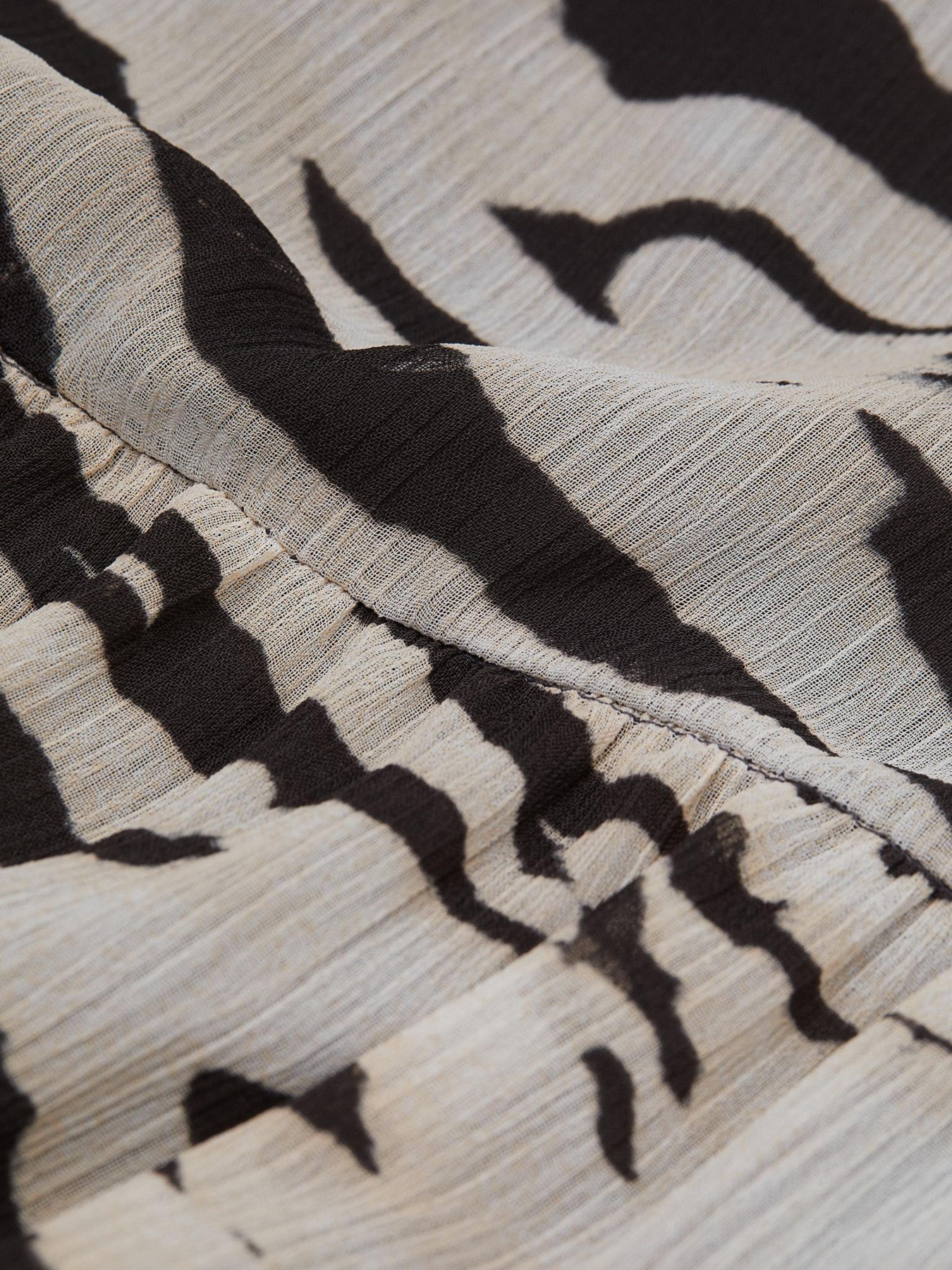 Платье мини H&M модель 9508733wer_Черно-бежевый Фото