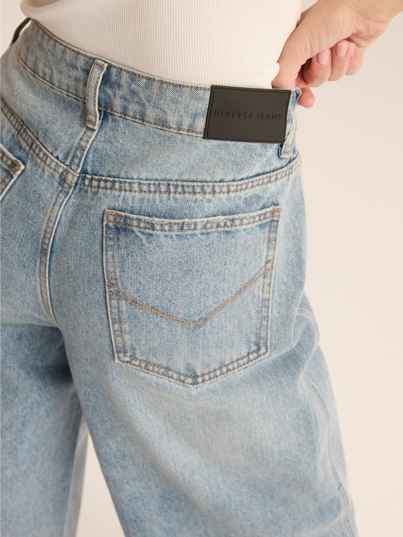 Широкие джинсы DIVERSE Carrot Ii модель 10047528 Фото