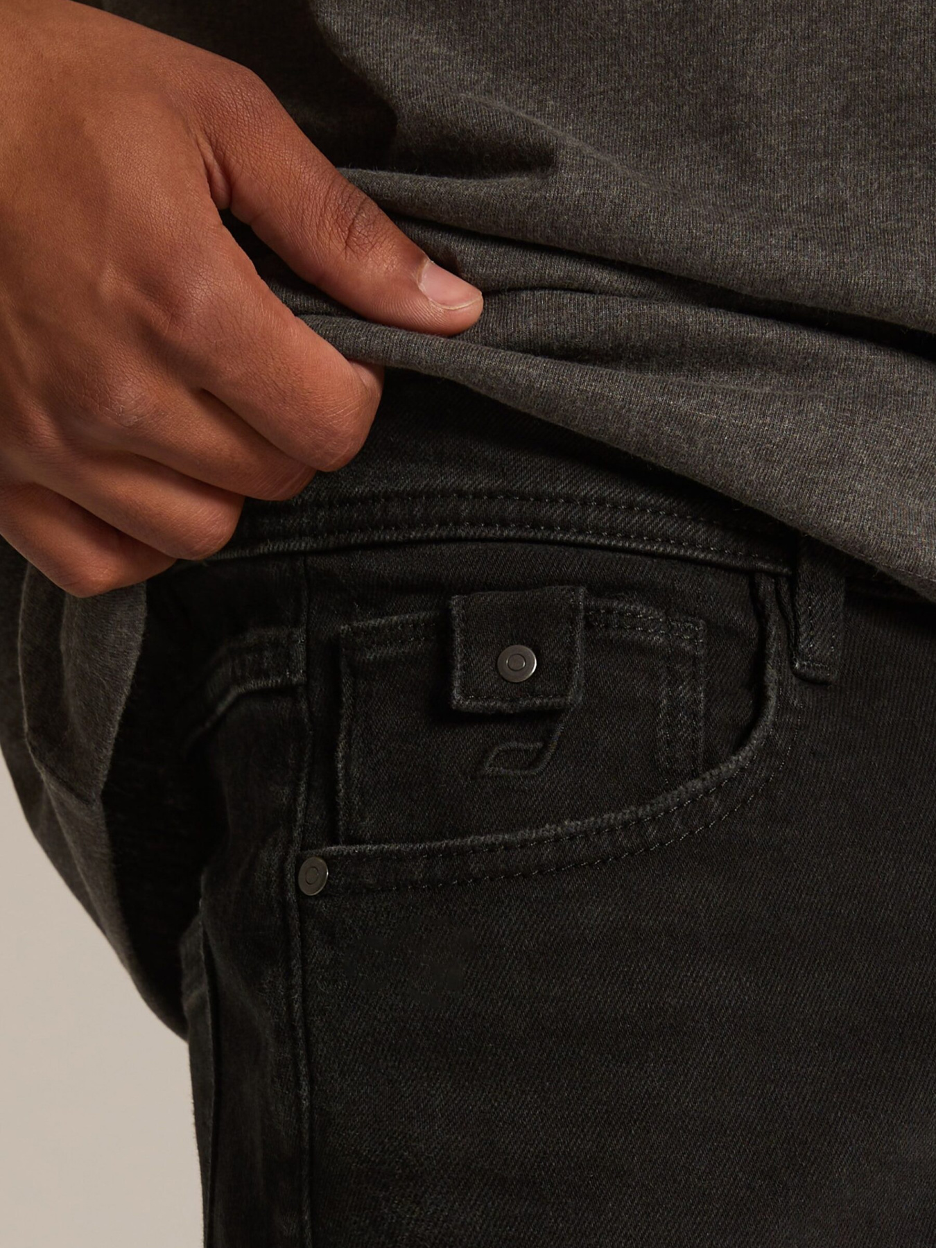 Завужені джинси DIVERSE Bennet 254 модель 10047572 Фото