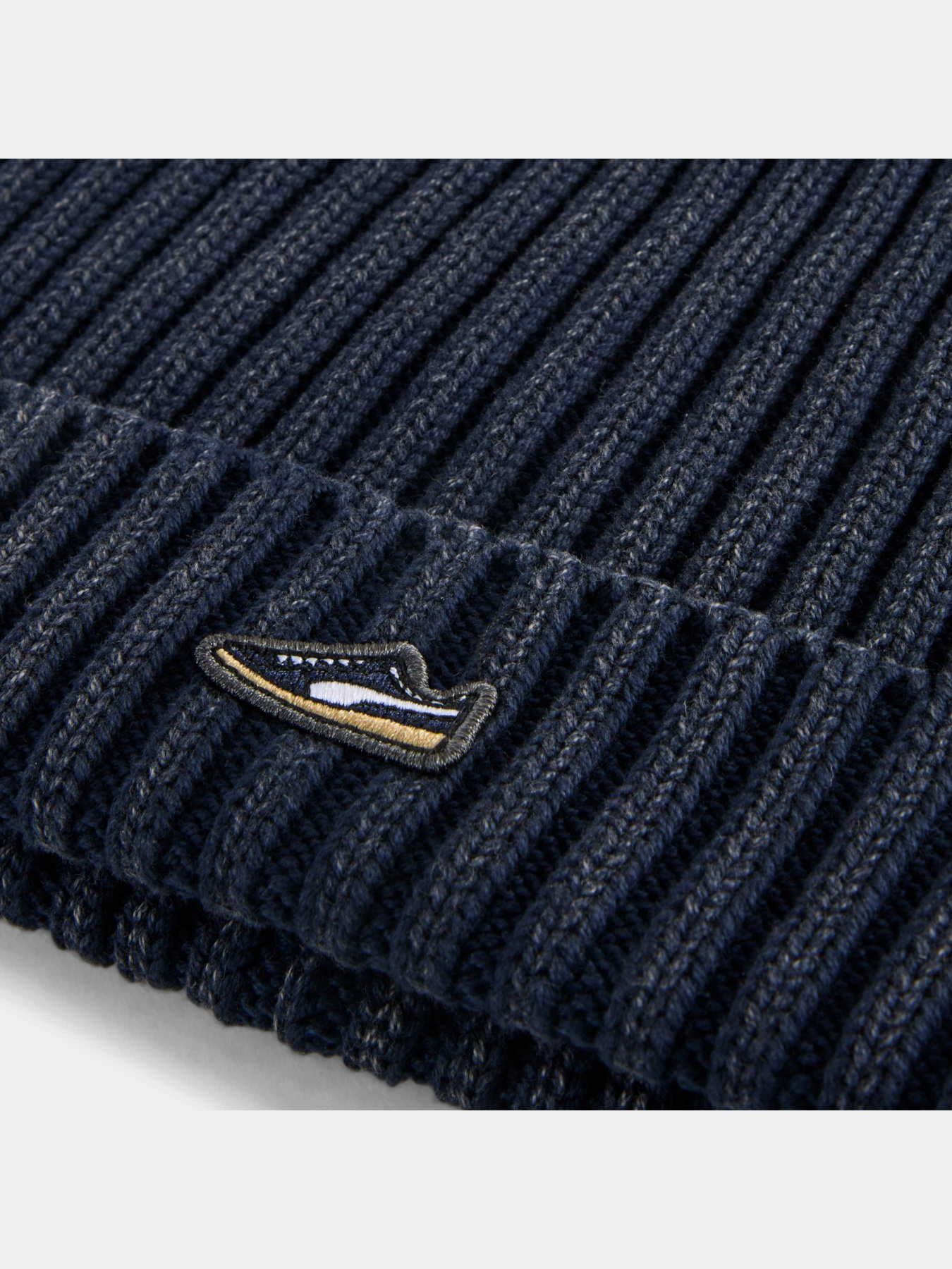 Шапка PUMA Premium Ess Mid Crown Beanie модель 026394 Фото