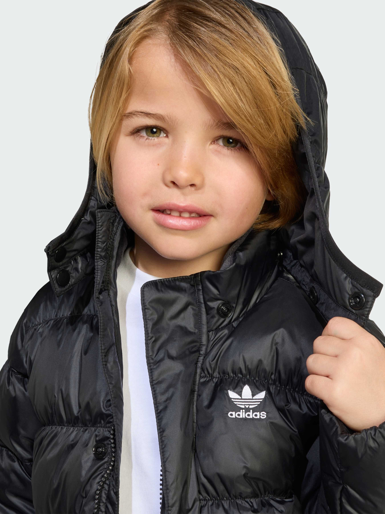 Пуховик Adidas Adicolor модель JX0550 Пуховик Adidas Adicolor модель JX0550 Фото