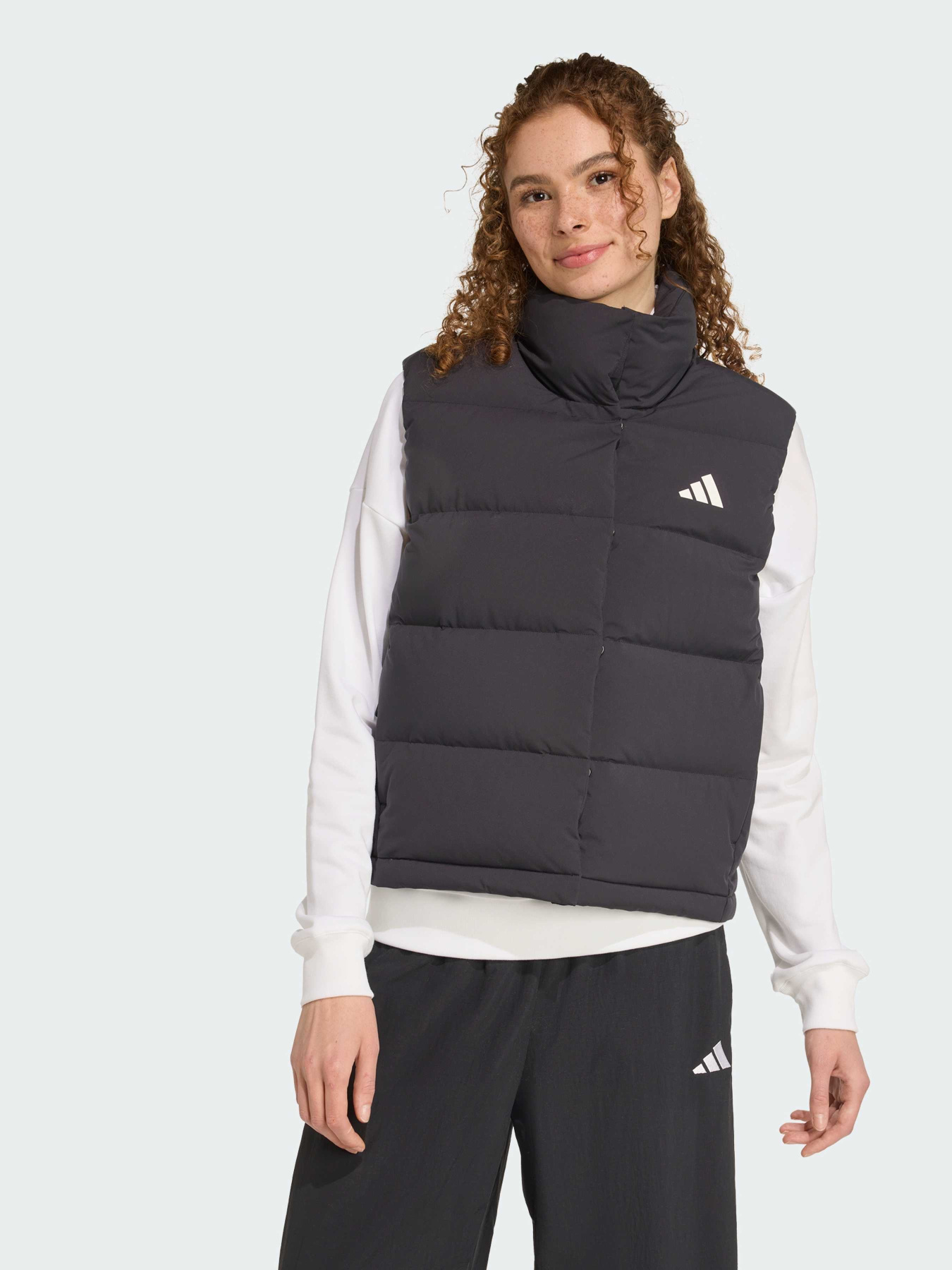 Утепленный жилет Adidas модель JN2090 Фото