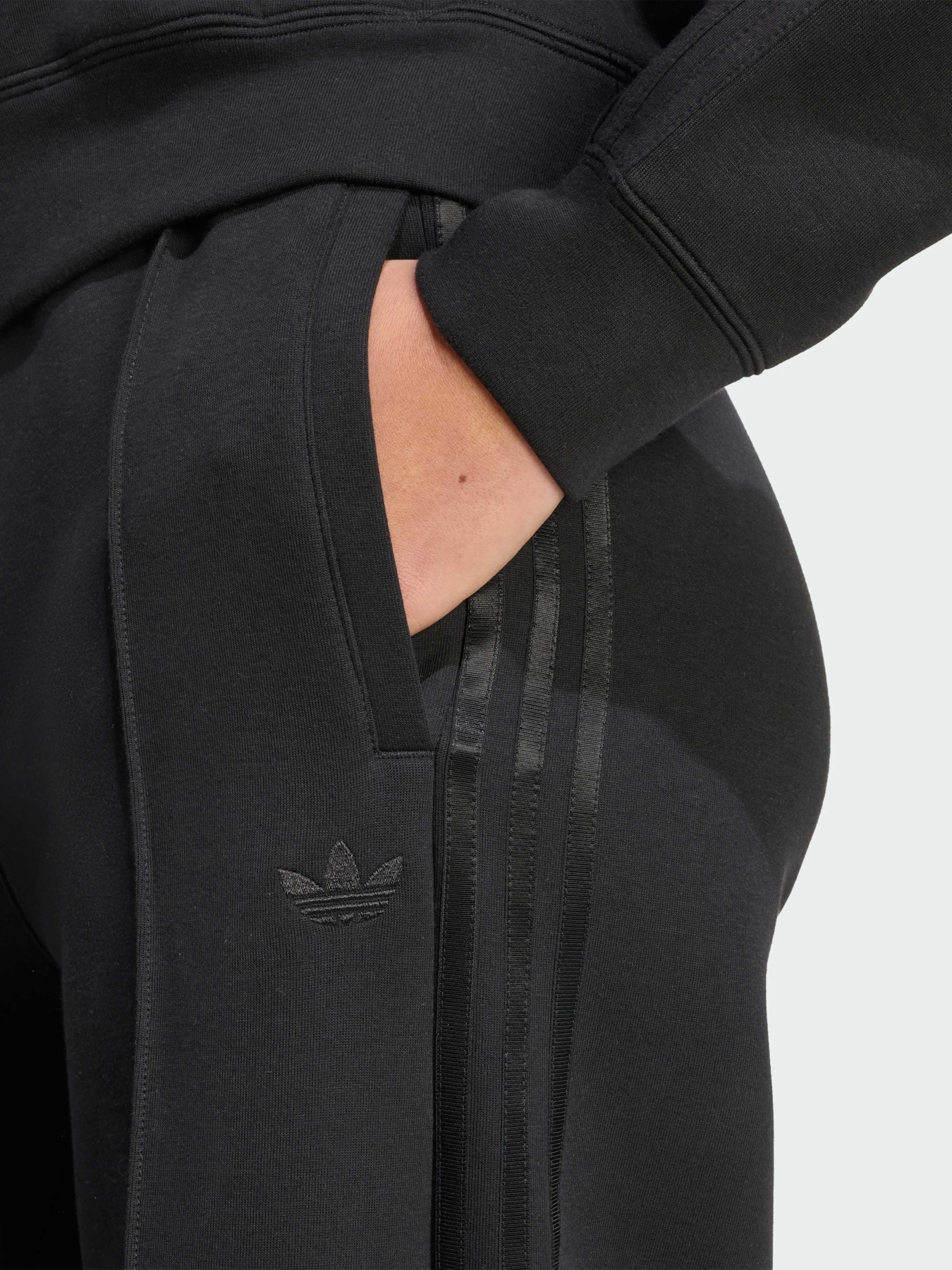 Брюки повседневные Adidas Adicolor модель JV7500 Фото