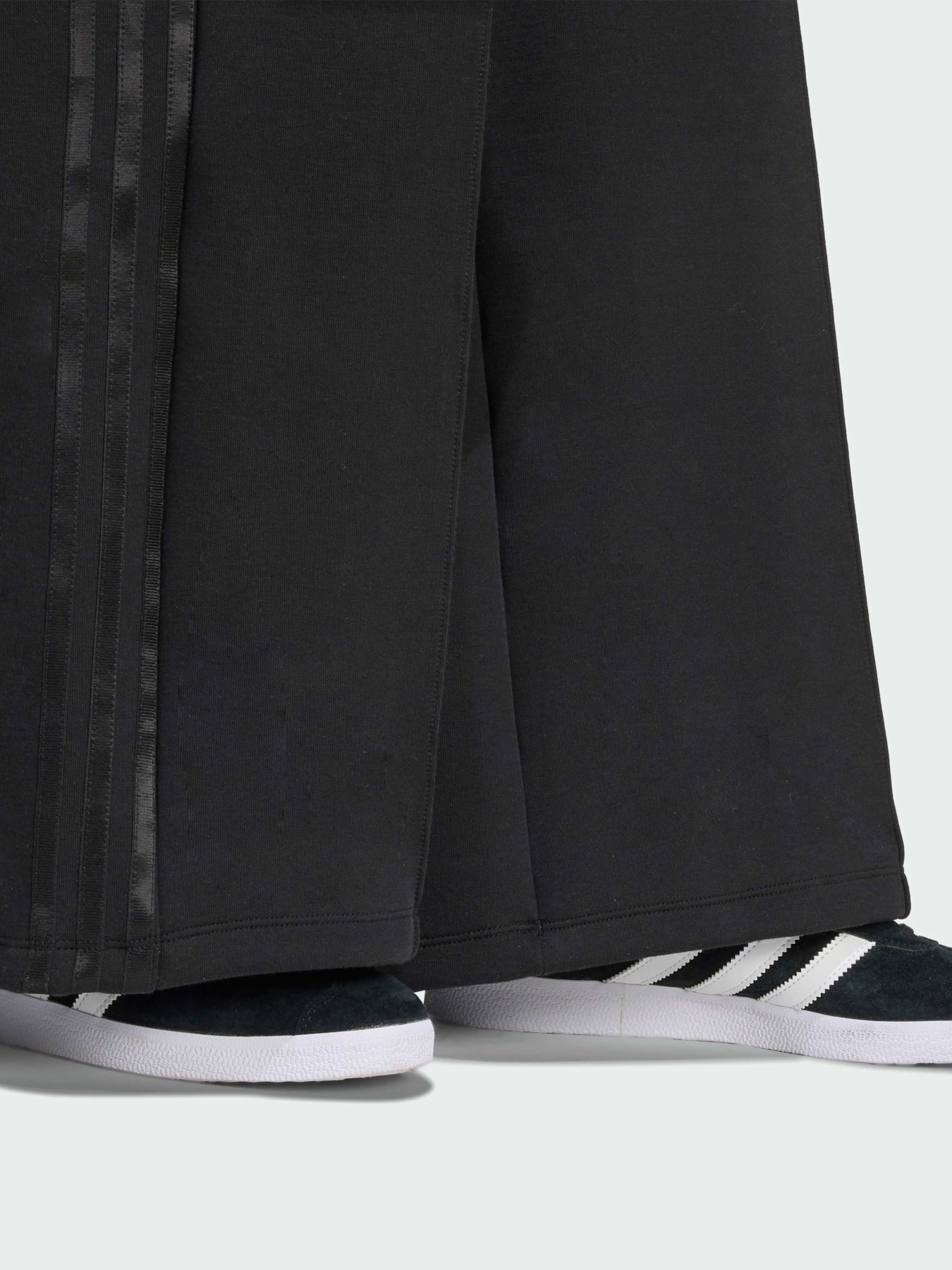 Повседневные штаны Adidas Adicolor модель JV7500 Фото