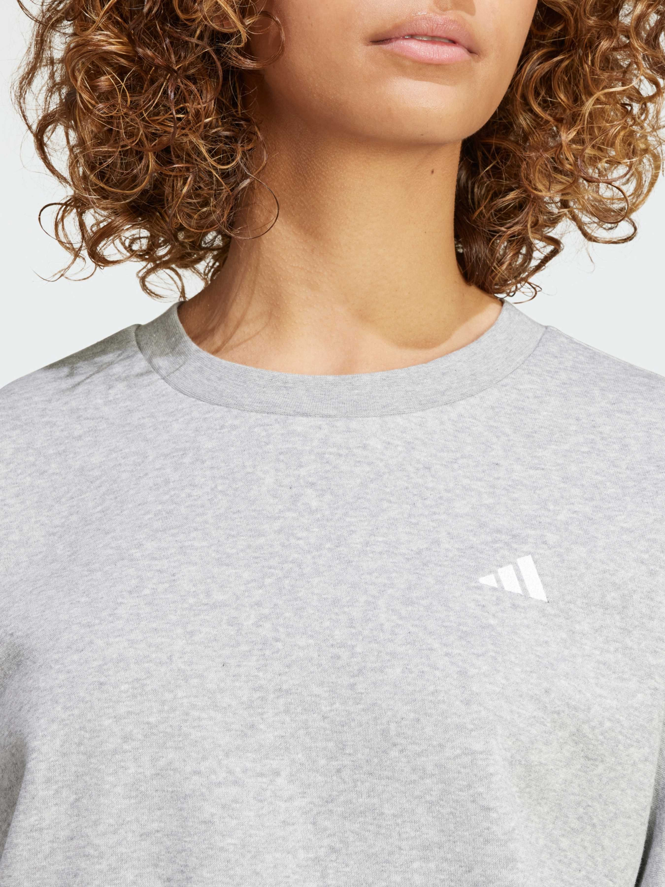 Свитшот Adidas модель IX7943 Фото