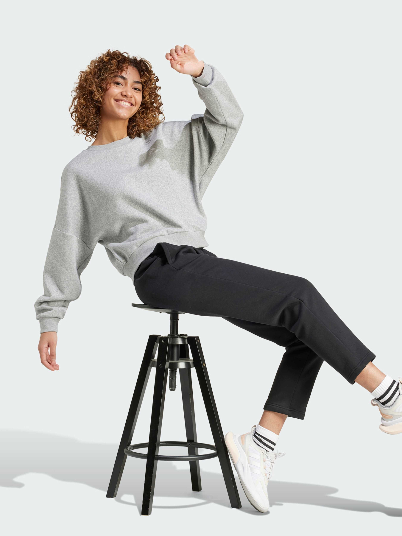 Світшот Adidas модель IX7943 Світшот Adidas модель IX7943 Фото