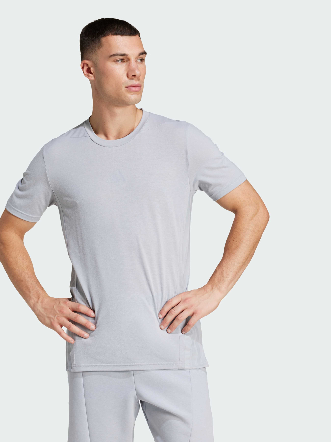 Спортивная футболка Adidas модель JP0918 Спортивная футболка Adidas модель JP0918 Фото