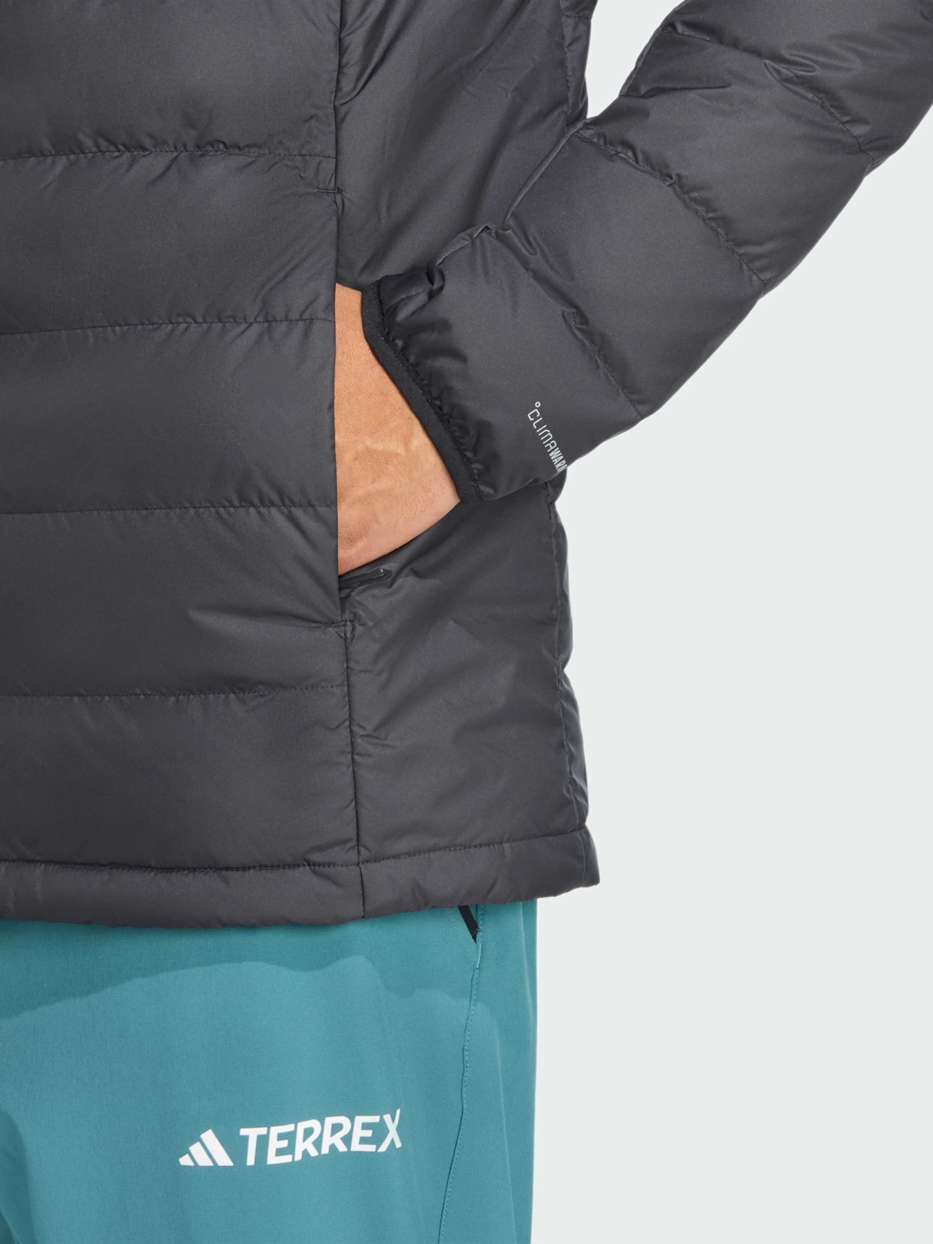 Демисезонная куртка Adidas модель JZ9966 Фото