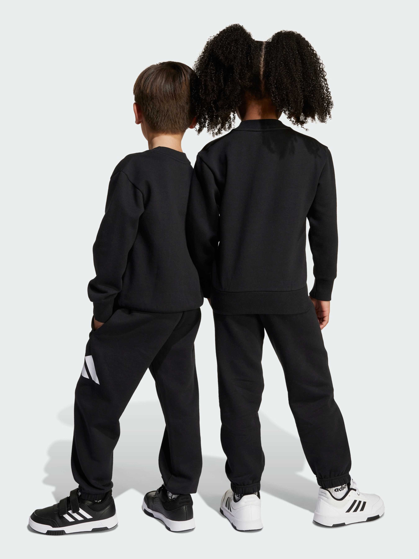 Спортивный костюм Adidas модель JW2438 Спортивный костюм Adidas модель JW2438 Фото