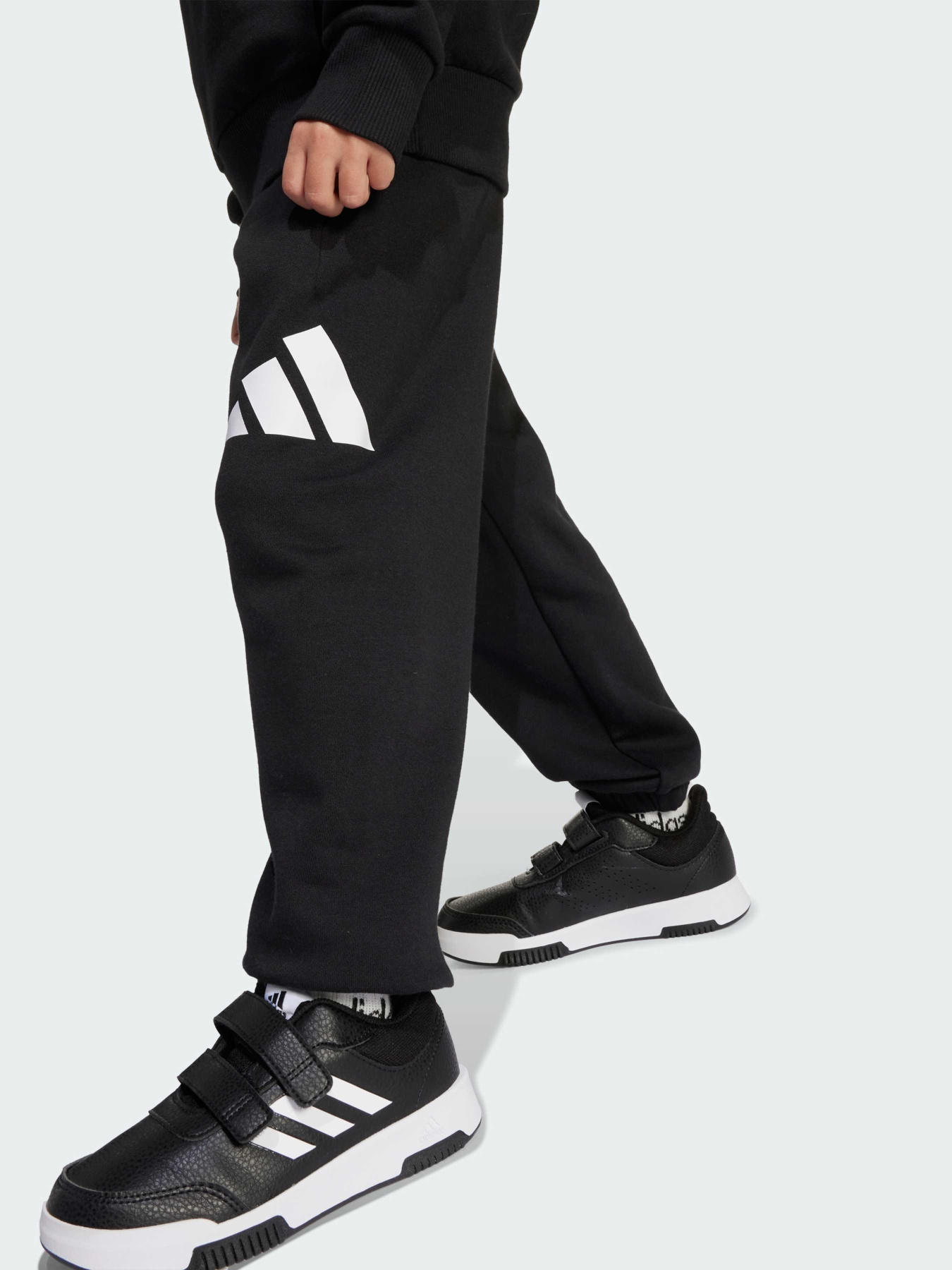 Спортивный костюм Adidas модель JW2438 Спортивный костюм Adidas модель JW2438 Фото