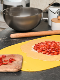 Килимок для тіста та випікання силіконовий MBM HOME модель KP-84 YELLOW Килимок для тіста та випікання силіконовий MBM HOME модель KP-84 YELLOW Фото