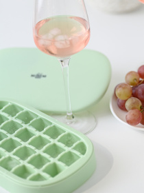 Форма для льда с крышкой на 28 секций MBM MY HOME модель KP-64 GREEN Фото