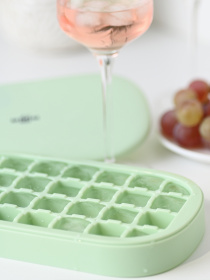 Форма для льда с крышкой на 28 секций MBM MY HOME модель KP-64 GREEN Фото