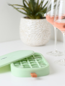 Форма для льоду з кришкою на 28 секцій MBM HOME модель KP-64 GREEN Форма для льоду з кришкою на 28 секцій MBM HOME модель KP-64 GREEN Фото