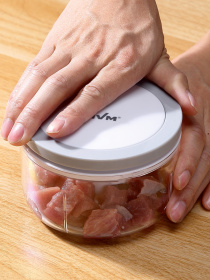 Подрібнювач механічний з трьома лезами MBM HOME модель KP-05 T/GRAY Подрібнювач механічний з трьома лезами MBM HOME модель KP-05 T/GRAY Фото