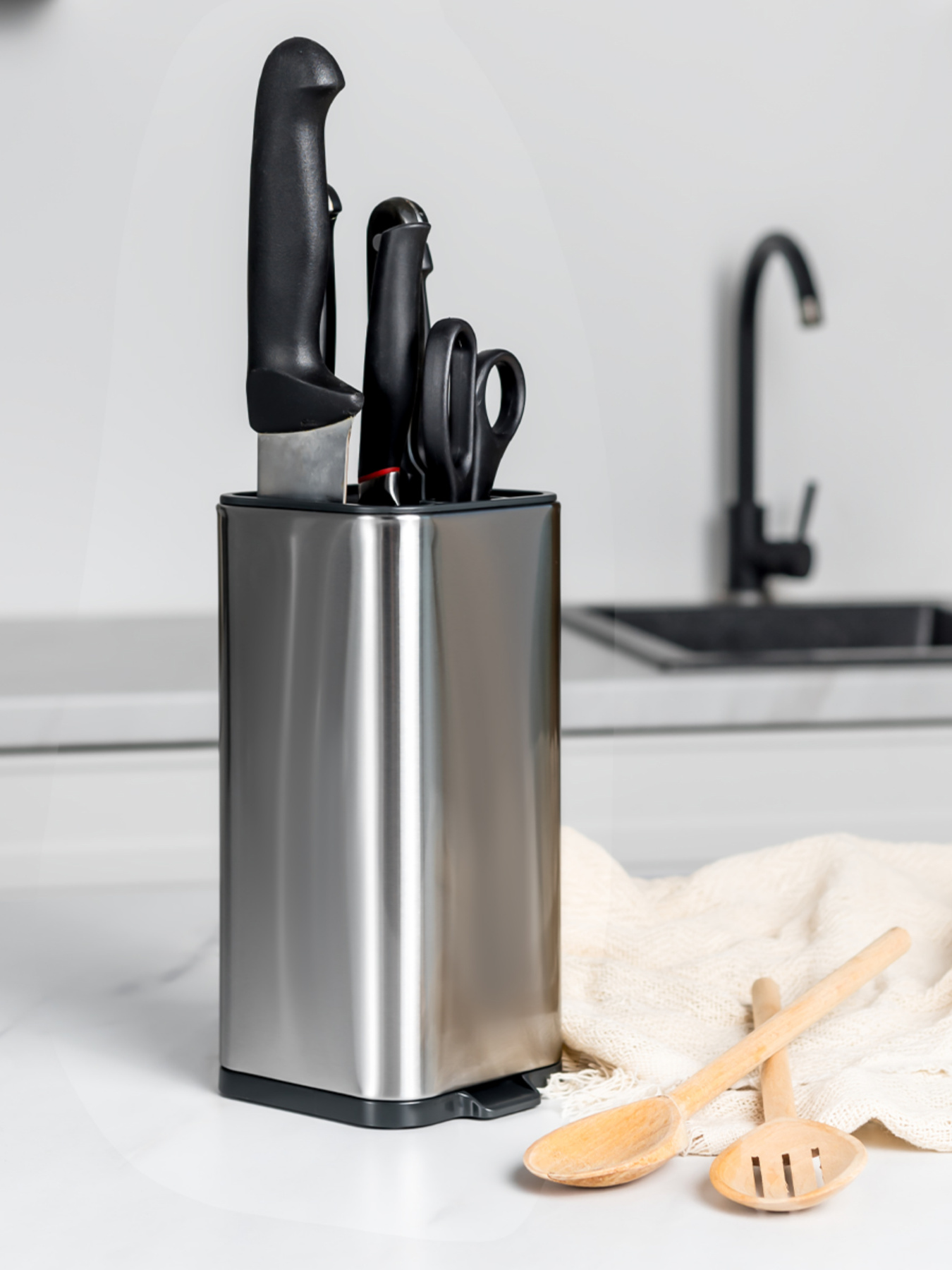 Подставка для ножей из нержавеющей стали MBM HOME модель KP-67 SS/BLACK Фото