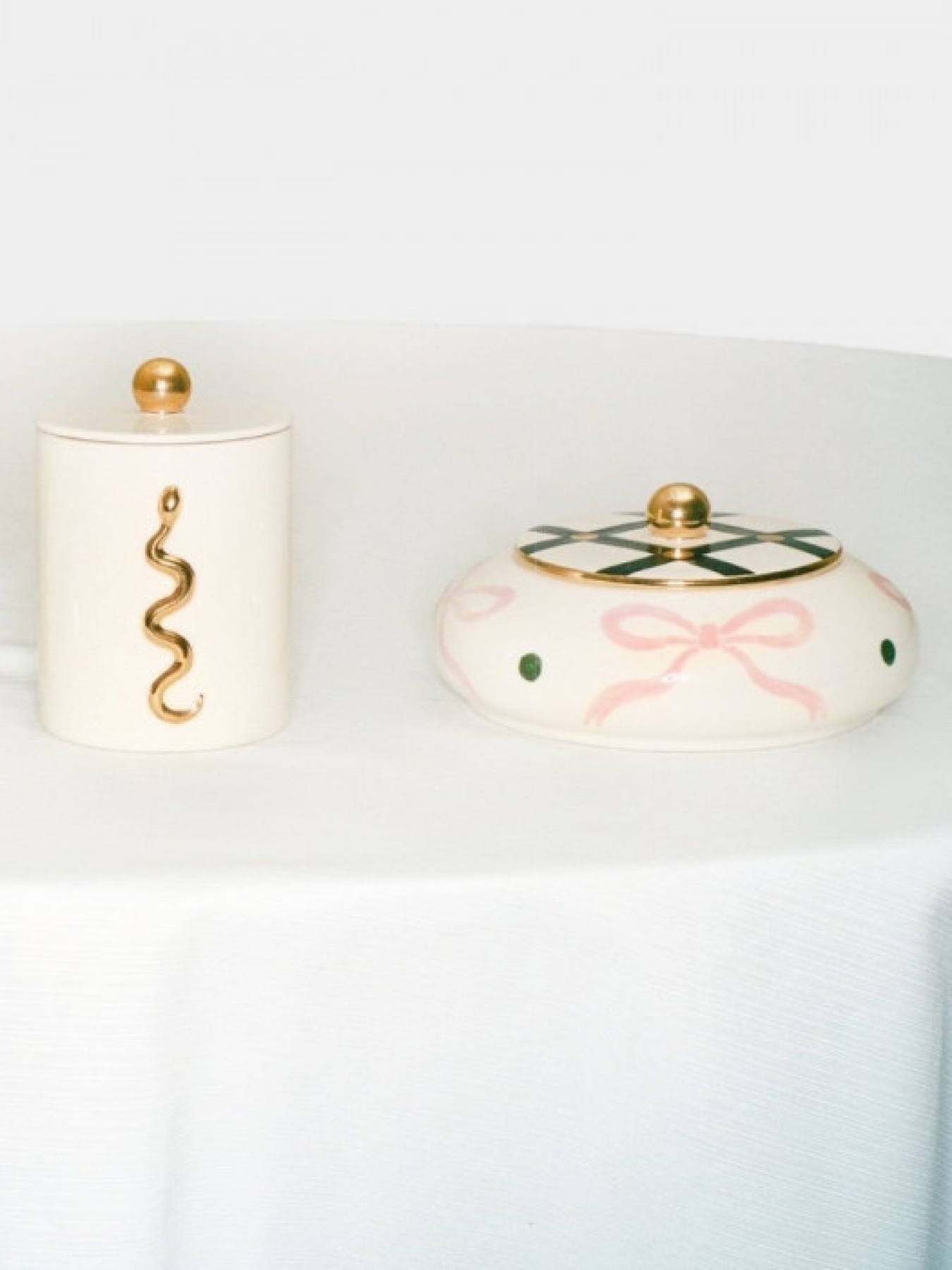 Біла свічка зі змією та позолотою GUNIA Project модель 7927 Фото