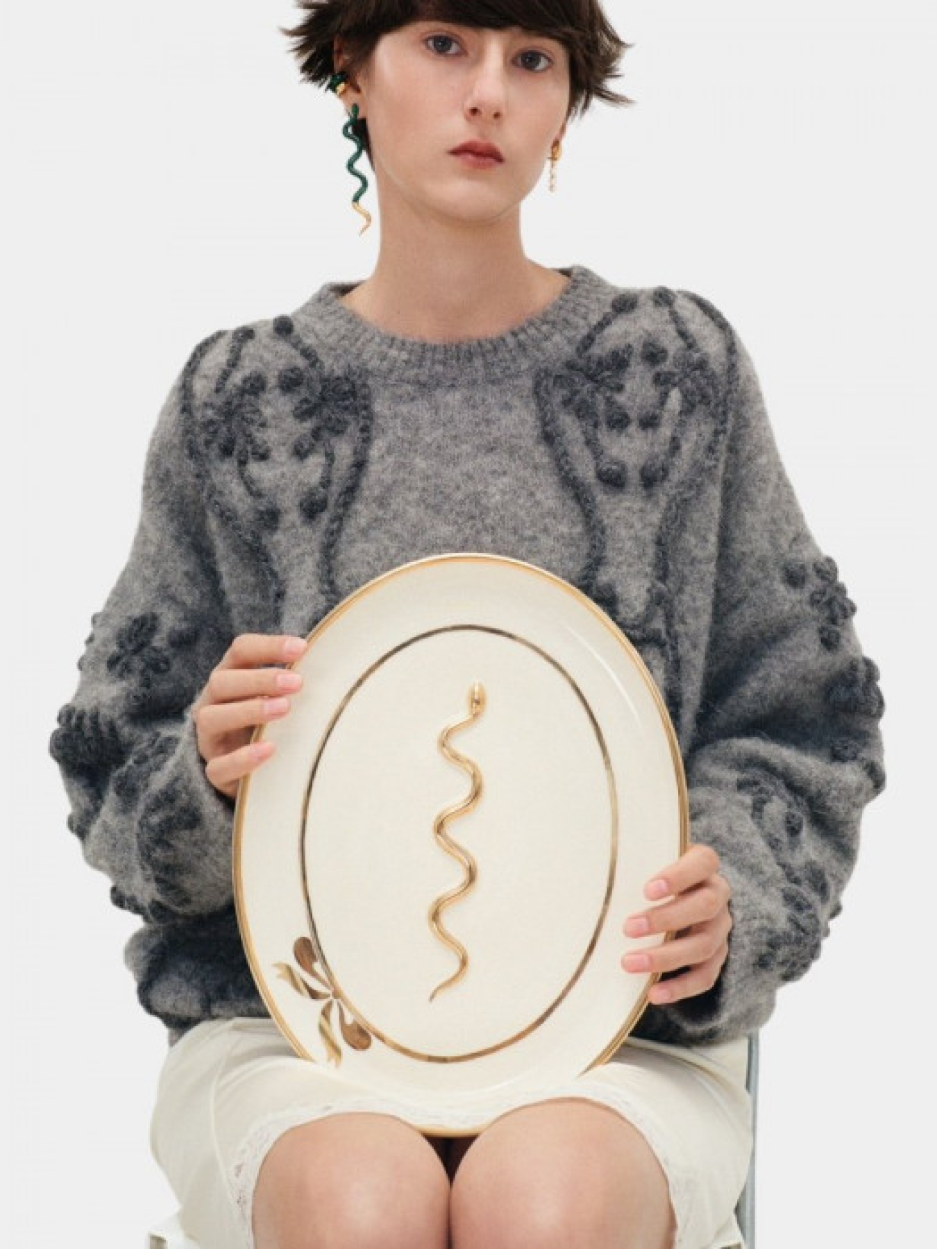 Молочна рельєфна тарілка «Сузірʼя» з позолотою GUNIA Project модель 7931 Фото