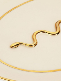 Молочна рельєфна тарілка «Сузірʼя» з позолотою GUNIA Project модель 7931 Фото