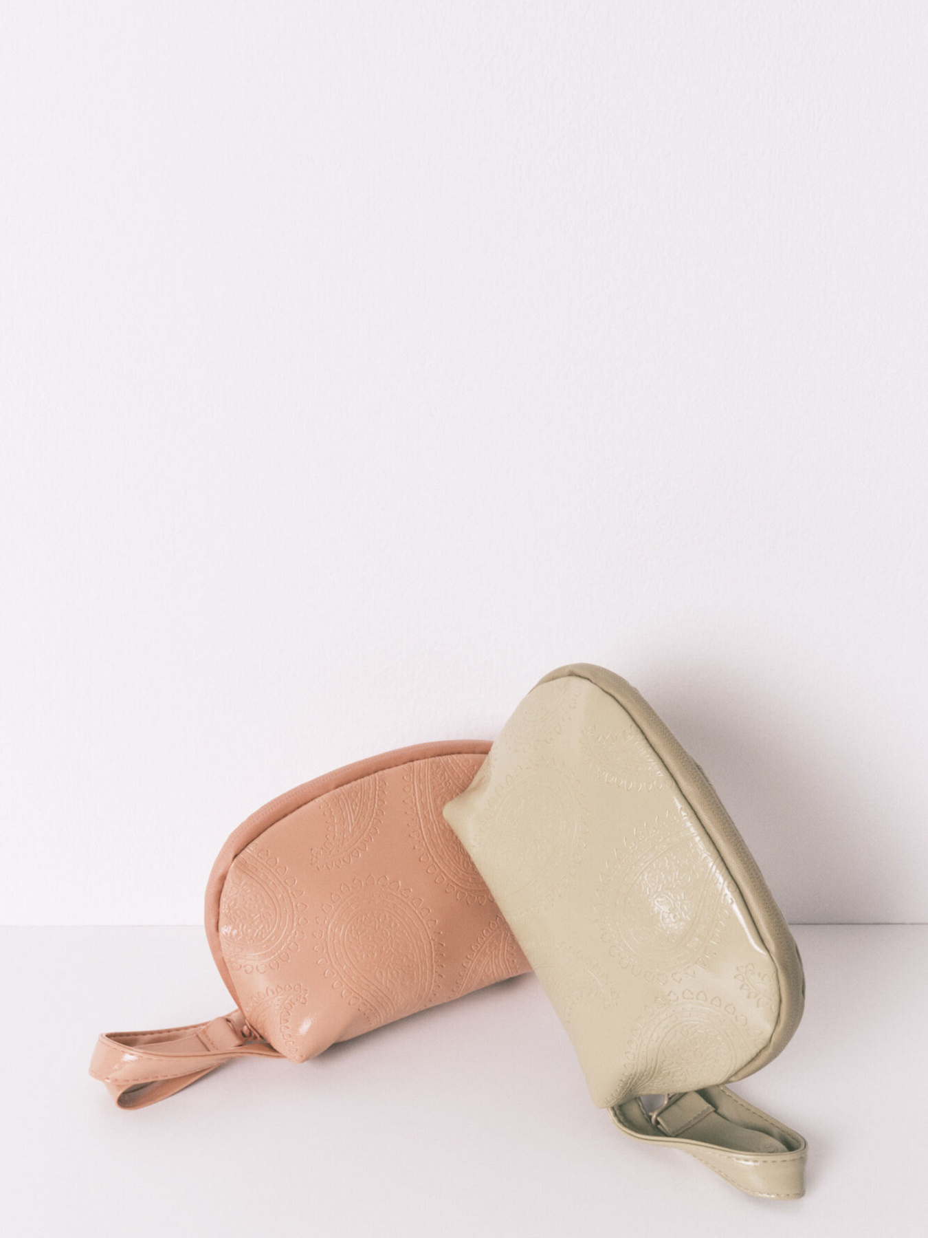 Маленькая розовая лакированная косметичка Women'secret модель 4842000-72 Фото