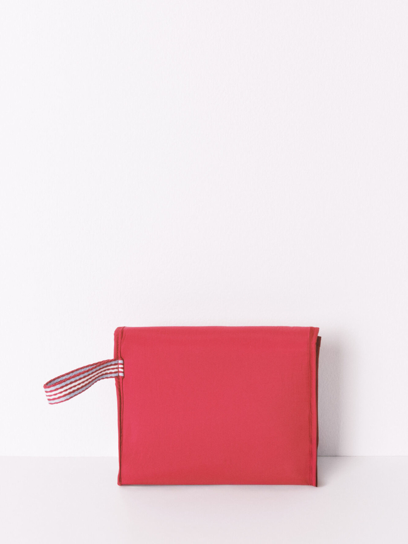 Набор из 3 красных косметичек Mickey Women'secret модель 4842956-60 Фото